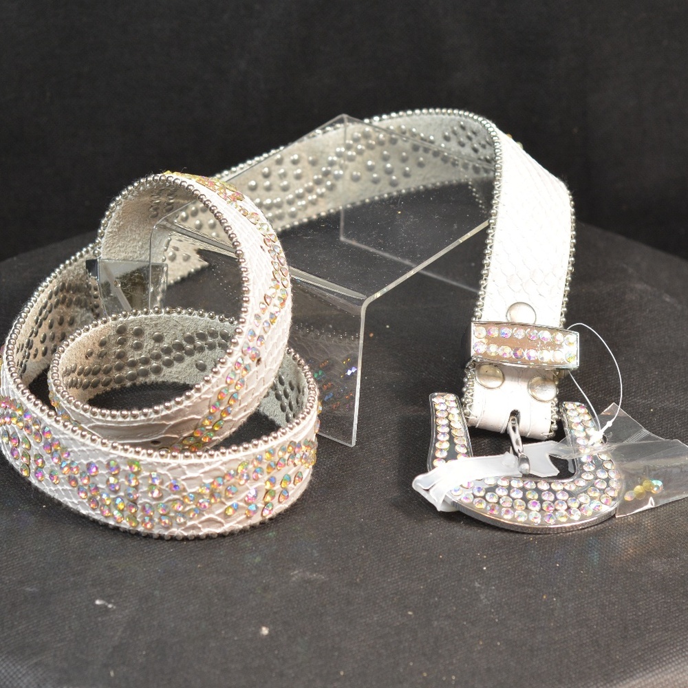 White Rhinestone Leather Belt M/L NWT - Picture 4 of 15